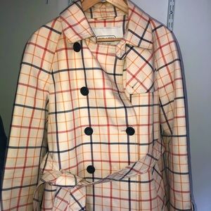 Short trench out with pockets and belt